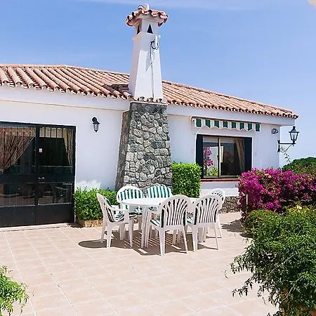 104205) Casa En Con Aire Acondicionado, Aparcamiento, Terraza, Jardin *