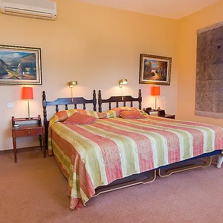 104205) Casa En Con Aire Acondicionado, Aparcamiento, Terraza, Jardin Hotel *