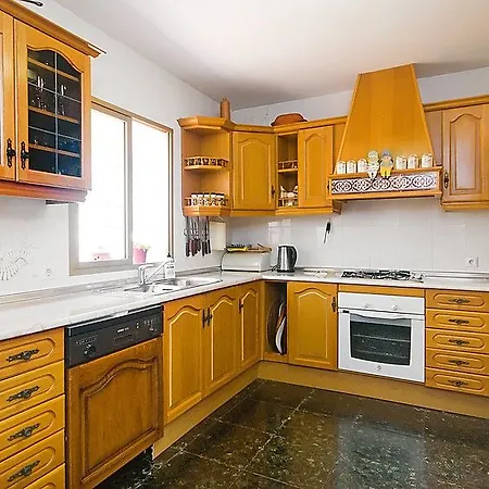 104205) Casa En Con Aire Acondicionado, Aparcamiento, Terraza, Jardin * Fuengirola