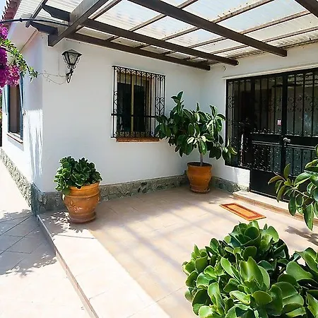 104205) Casa En Con Aire Acondicionado, Aparcamiento, Terraza, Jardin Hotel