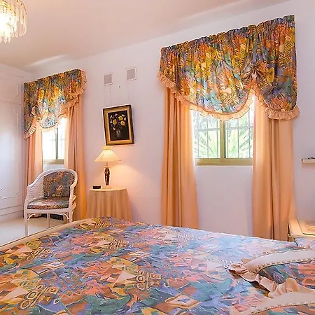 104205) Casa En Con Aire Acondicionado, Aparcamiento, Terraza, Jardin *