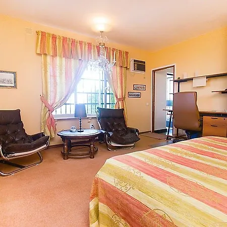 Hotel 104205) Casa En Con Aire Acondicionado, Aparcamiento, Terraza, Jardin Fuengirola