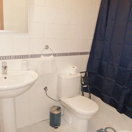 104205) Casa En Con Aire Acondicionado, Aparcamiento, Terraza, Jardin