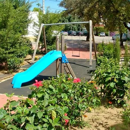 104205) Casa En Con Aire Acondicionado, Aparcamiento, Terraza, Jardin Hotel
