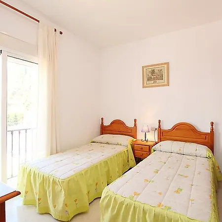 104205) Casa En Con Aire Acondicionado, Aparcamiento, Terraza, Jardin Hotel *